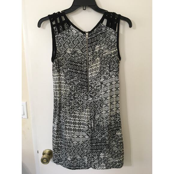 Speechless Size Large Black & White Sundress With Zipper In The Back - Picture 2 of 3
